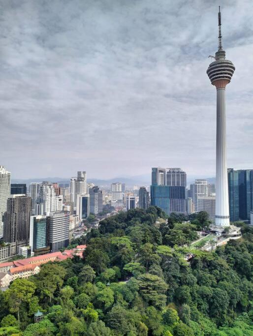 Klcc Towerviewsty5Pax At Ceylonzsuites Куала-Лумпур Экстерьер фото